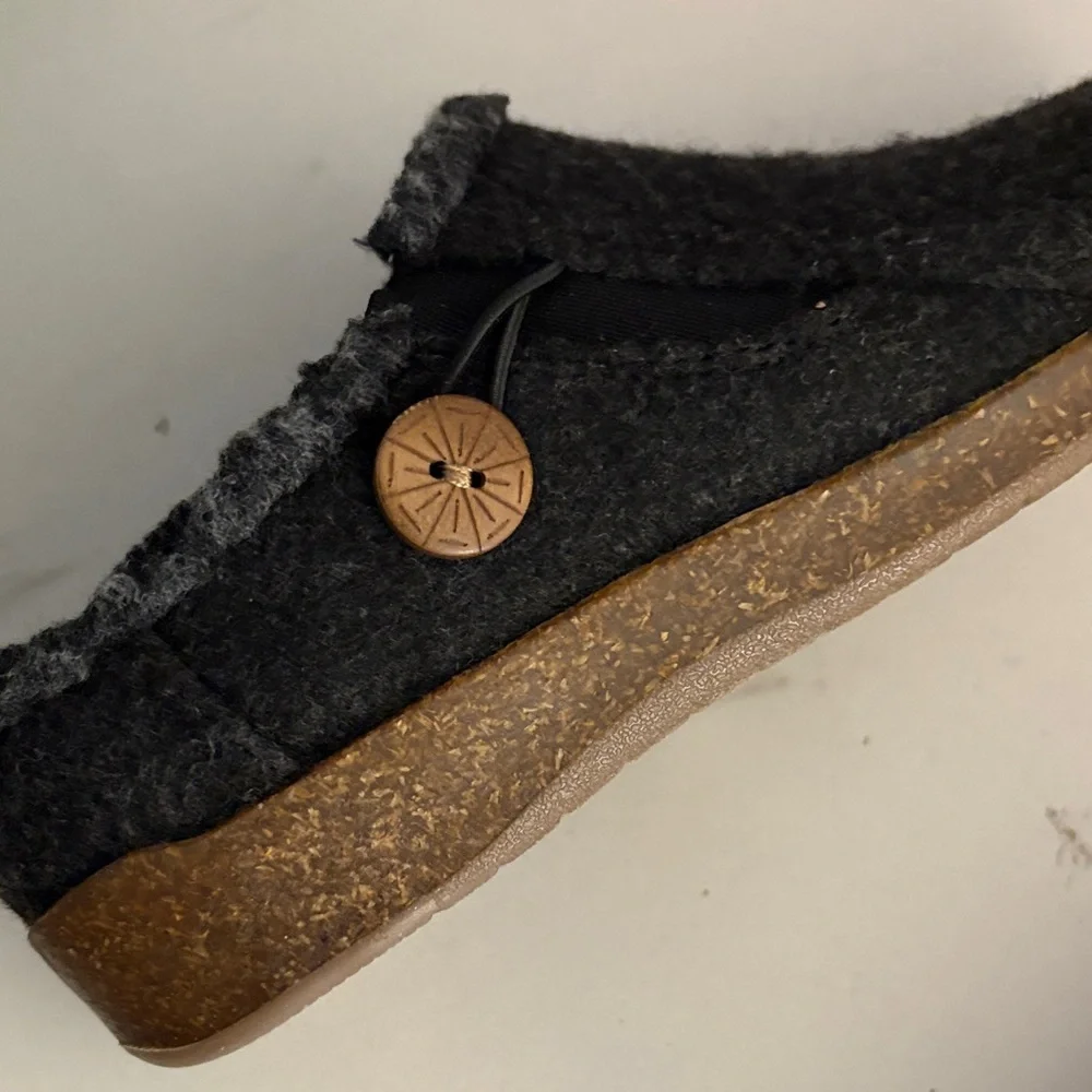 Earth Origins Woman’s Charcoal Slippers - Picture 5 of 8
